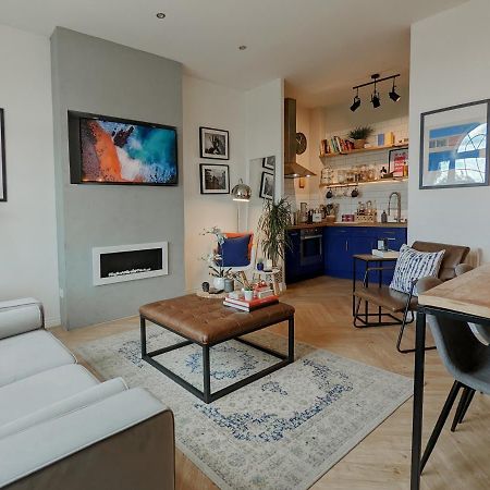 Spacious, Mid-Century 1 Bedroom Apartment Quedgeley Ngoại thất bức ảnh