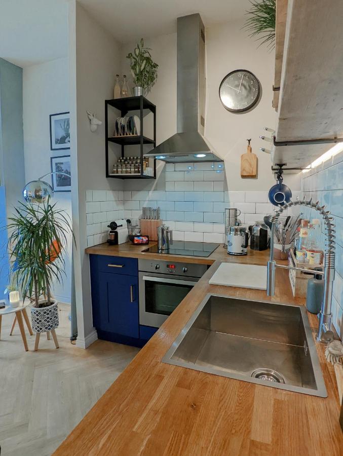 Spacious, Mid-Century 1 Bedroom Apartment Quedgeley Ngoại thất bức ảnh