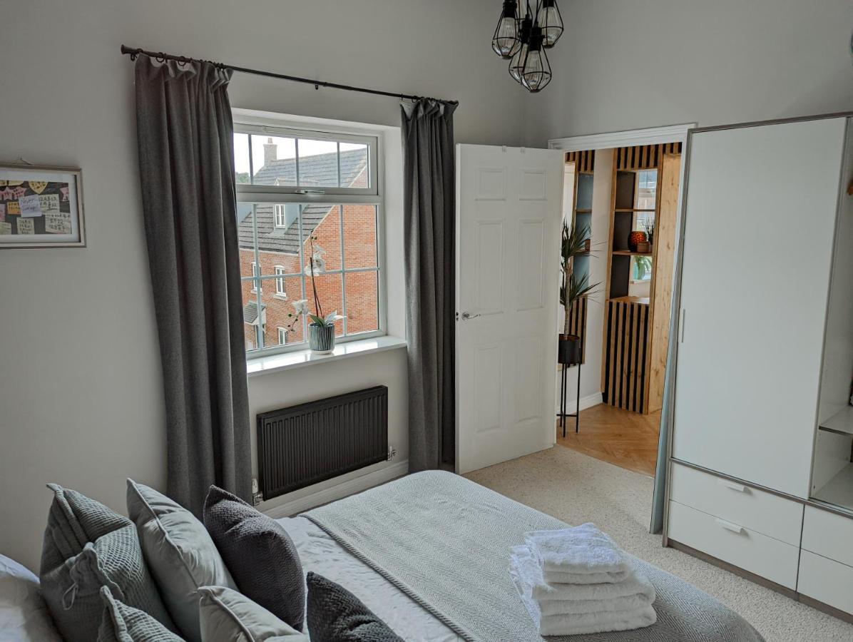 Spacious, Mid-Century 1 Bedroom Apartment Quedgeley Ngoại thất bức ảnh