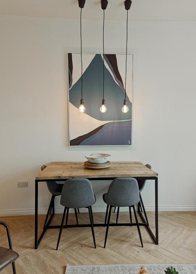 Spacious, Mid-Century 1 Bedroom Apartment Quedgeley Ngoại thất bức ảnh